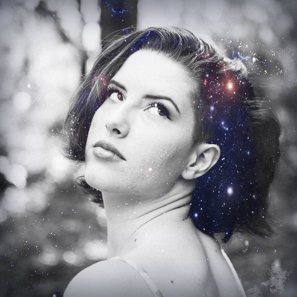 Meet your Posher, Hannah - Picture 1 of 1